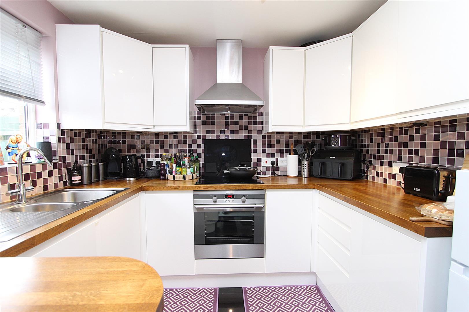 3 bed property in Holly Court, Kidderminster
